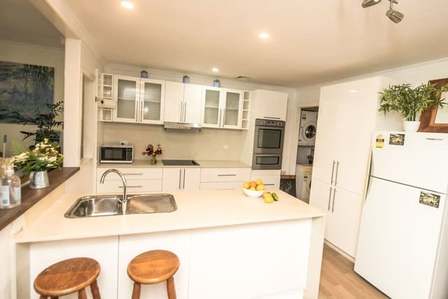 3 Bedrooms, Courtyard View Apartment