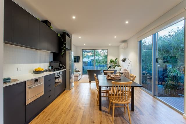 House, 2 Bedrooms, Kitchen, Beachside
