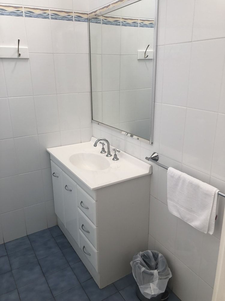Bateau Bay Hotel3