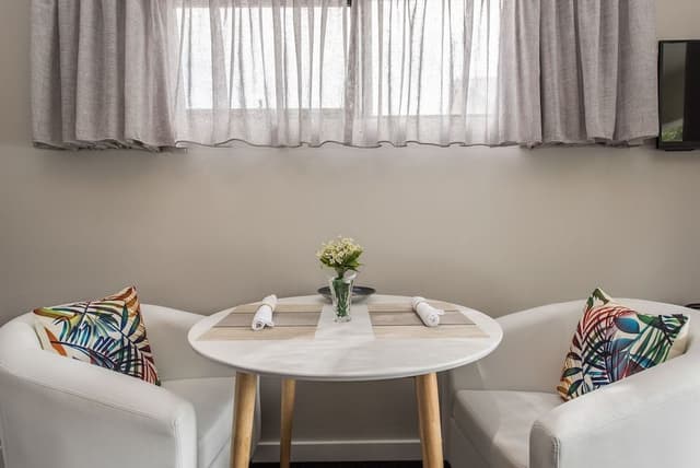 Deluxe Studio Suite, 1 Queen Bed, Pool View (The Wellington)