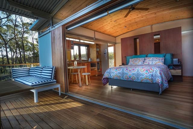Design Studio, 1 Queen Bed, Bay View (Blue Wren)