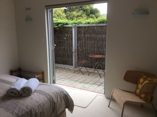 "Lockyer": 2-Bed/2-Bath Apartment