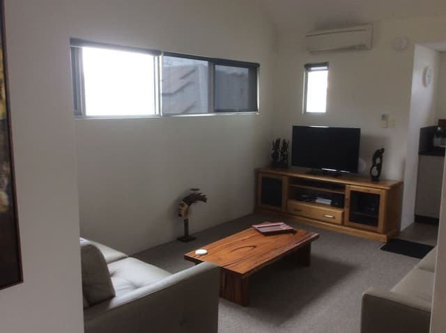 "Lockyer": 2-Bed/2-Bath Apartment