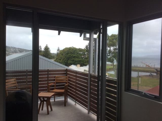 "Lockyer": 2-Bed/2-Bath Apartment