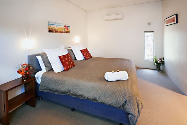 Premium Cottage, 1 King Bed, Accessible, Harbor View (York)