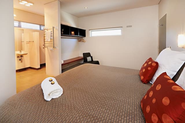 Premium Cottage, 1 King Bed, Accessible, Harbor View (York)