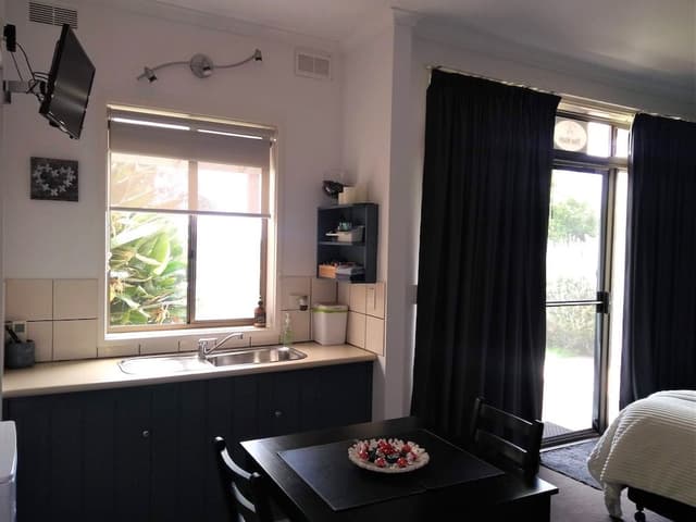 Superior Studio, 1 Queen Bed, Jetted Tub, Partial Sea View (The Kiah)