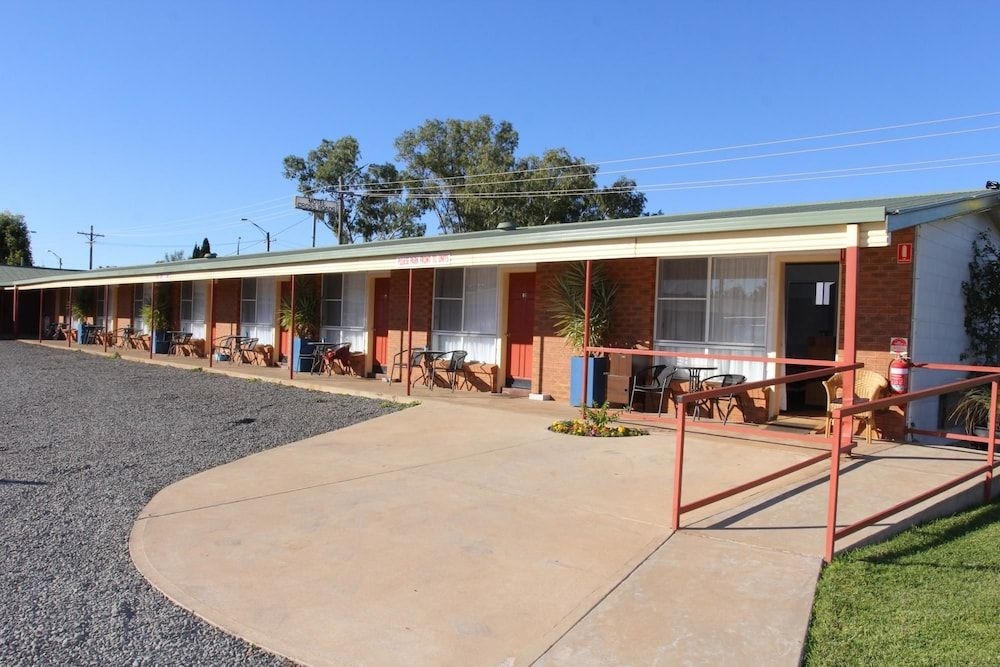 cross roads motel1