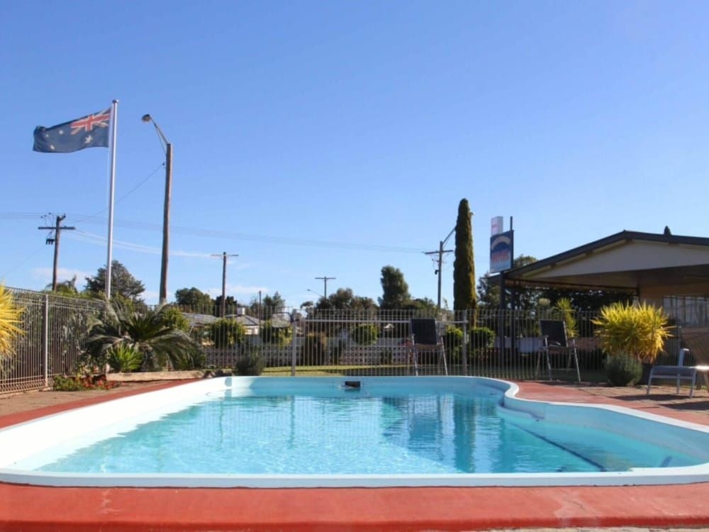 cross roads motel3