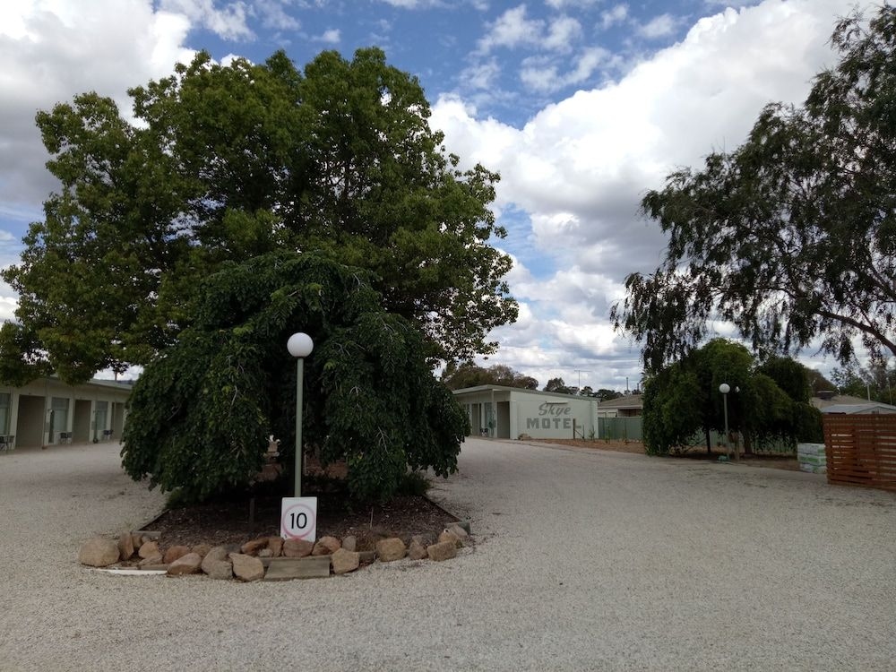 Holbrook SKYE Motel2