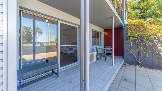 Deluxe Studio, Multiple Beds, Courtyard View