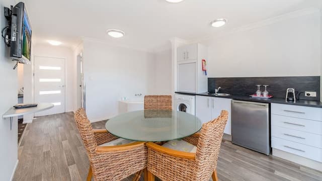 Deluxe Studio, Multiple Beds, Courtyard View