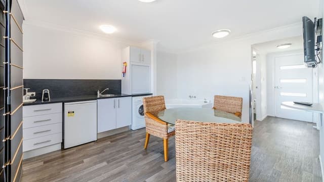 Deluxe Studio, Multiple Beds, Courtyard View