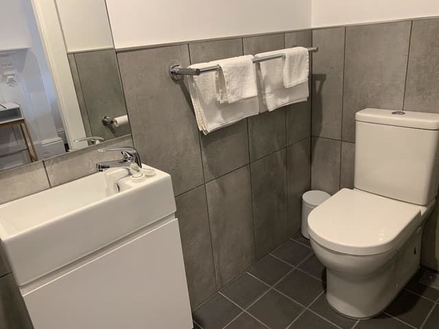 Queen Ensuite
