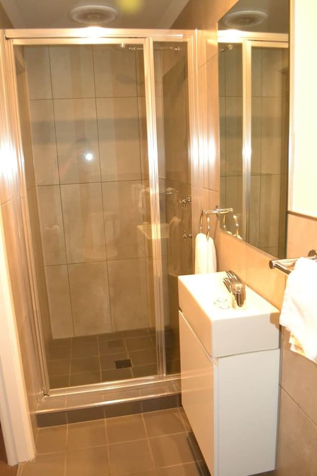Queen Ensuite