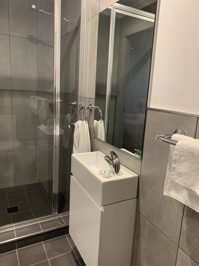 Queen Ensuite