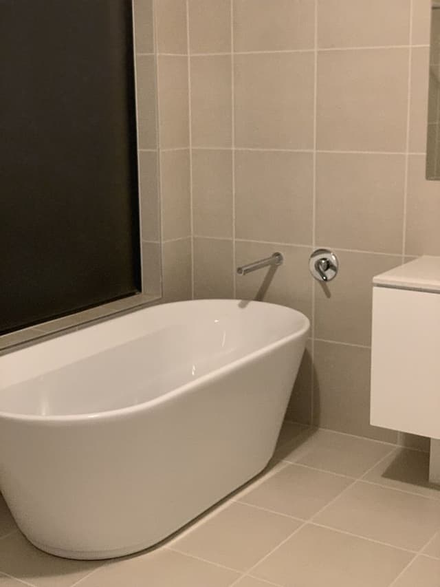 Standard Queen Room with shared bathroom 7