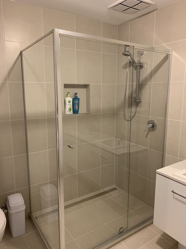 King Room with shower and Balcony 5