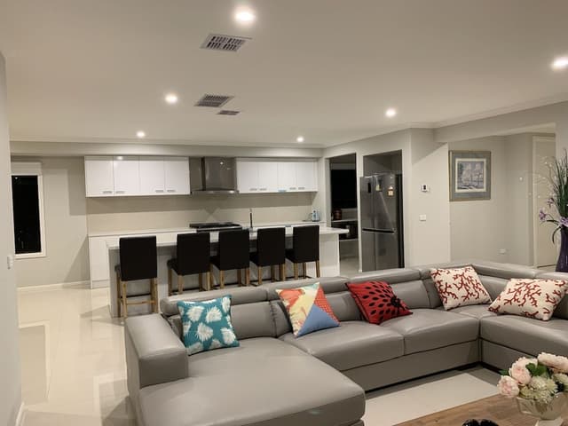 Standard King Room with shower 9