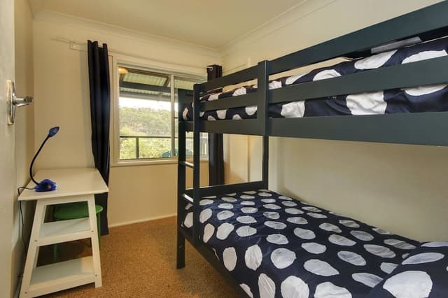House, 5 Bedrooms, 2 Bathrooms