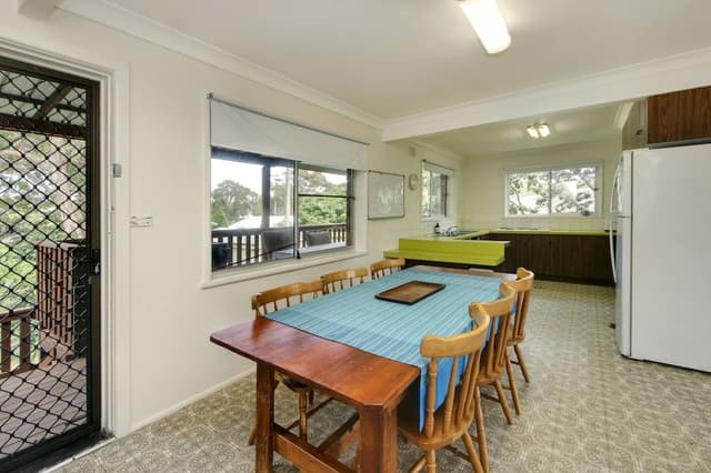 House, 5 Bedrooms, 2 Bathrooms