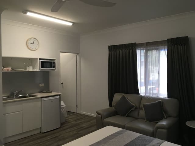 Deluxe Studio Suite, 1 Queen Bed