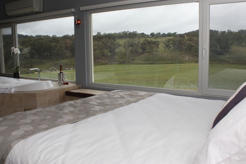 Donegal Horse & Farmstay0