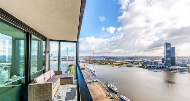 Two-Bedroom Two-Bathroom + Study Apartment with Harbour View