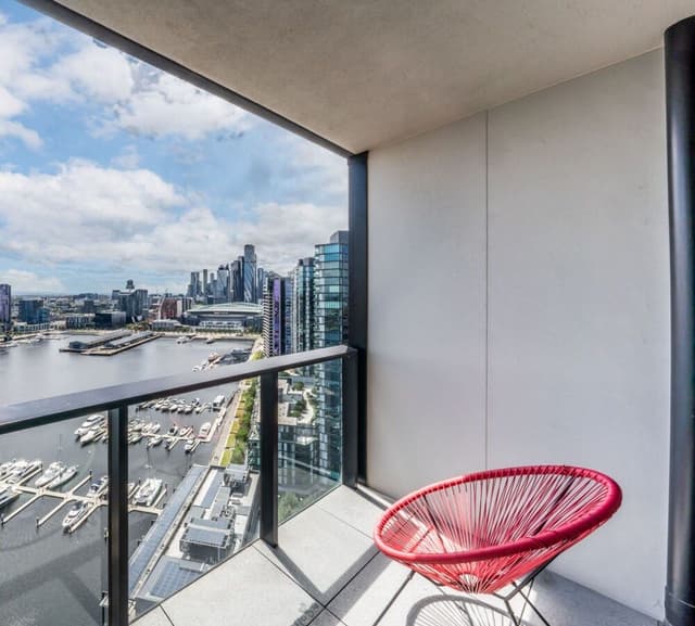 Sky High 2 Bedroom 2Bathroom Apartment with Stadium & Harbour Views
