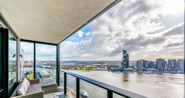 Two-Bedroom Two-Bathroom + Study Apartment with Harbour View