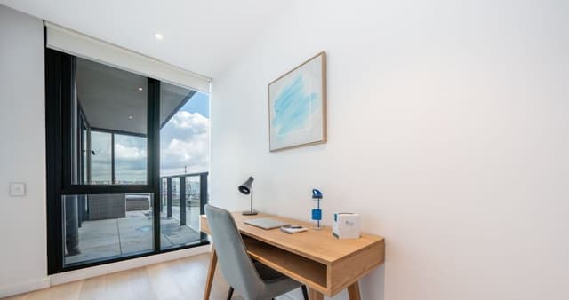 Two-Bedroom Two-Bathroom + Study Apartment with Harbour View