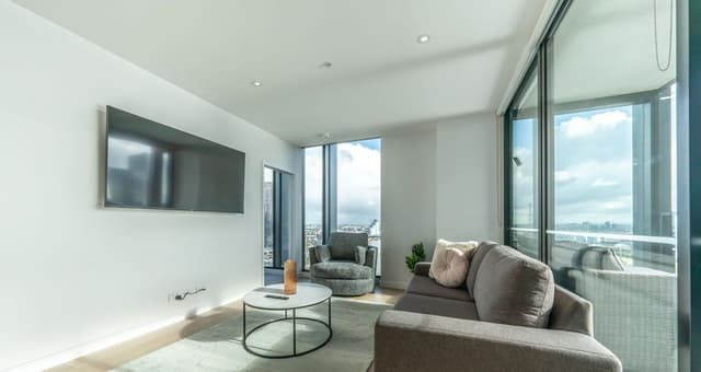 Two-Bedroom Two-Bathroom + Study Apartment with Harbour View