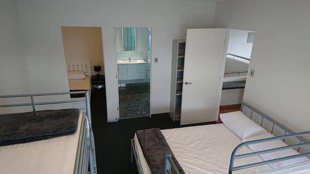 3 Bedroom House with 2 Bathrooms