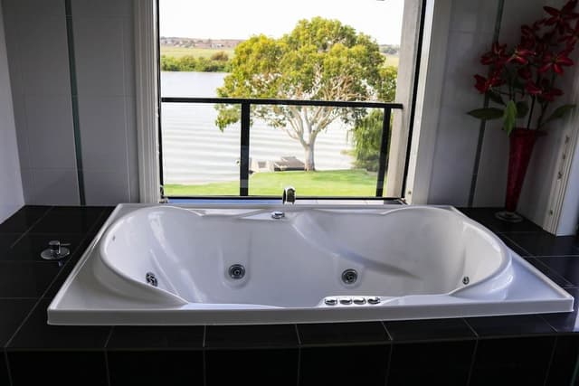 Executive House, Multiple Bedrooms, River View