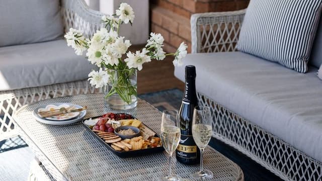 Signature Suite, 1 King Bed, Balcony, Garden View