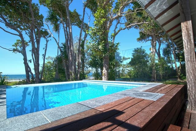 Deluxe Studio Suite, 1 King Bed, Beach View
