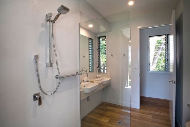 Deluxe Studio Suite, 1 King Bed, Beach View