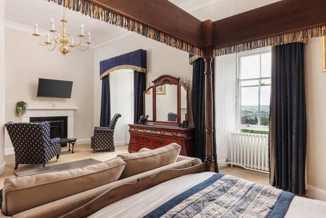 Room (Four Poster )