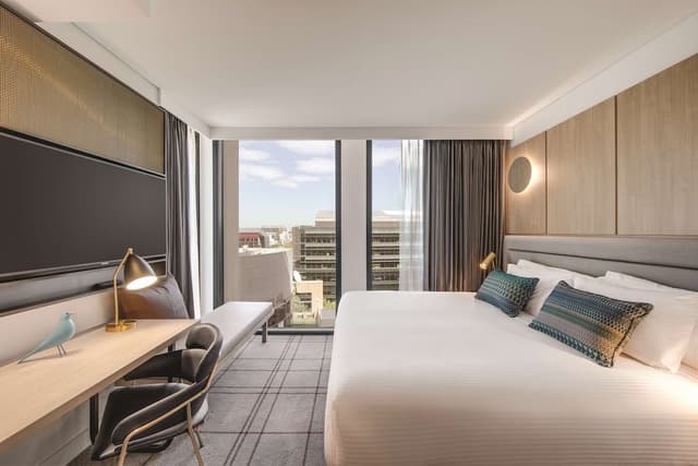 Executive Suite, City View