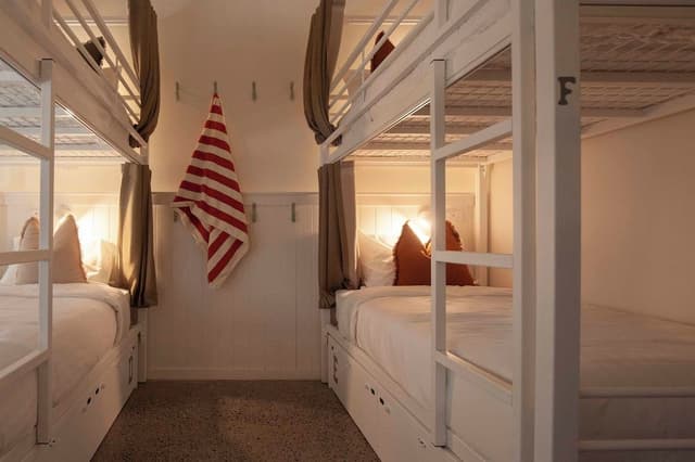 Private 6 Bed Female Room