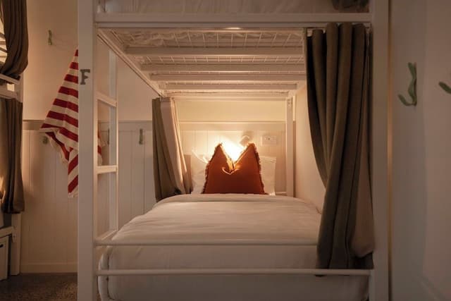 Private 6 Bed Female Room
