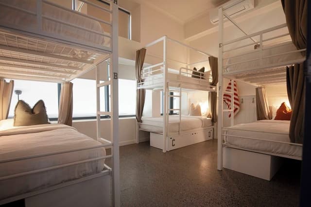 Private 6 Bed Female Room