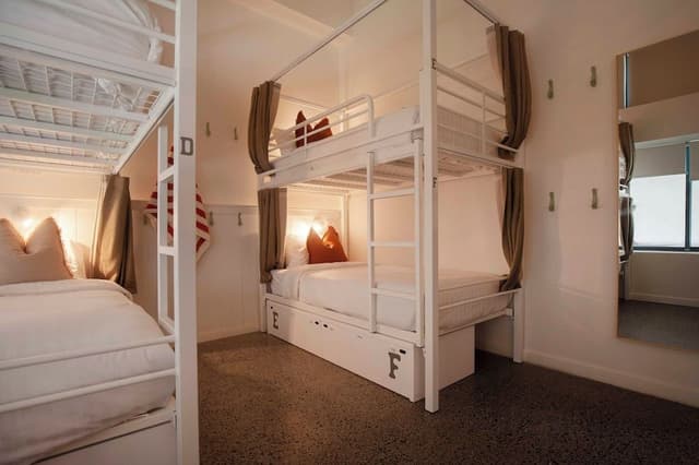 Private 6 Bed Female Room