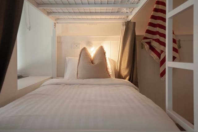 Private 6 Bed Female Room