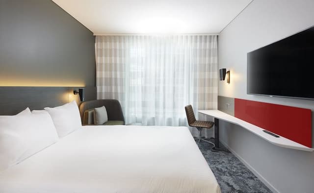 Standard Room, 1 Queen Bed (High Floor)