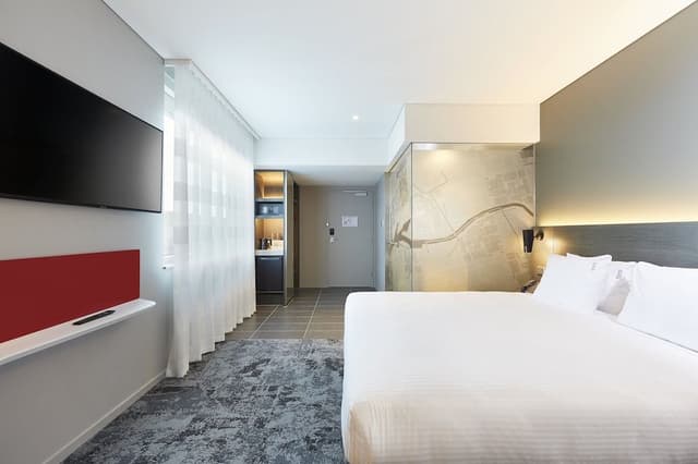 Standard Room, 1 King Bed (Free Breakfast)