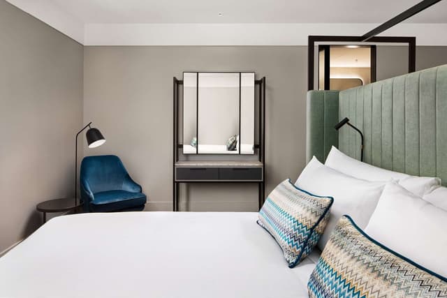 KING PREMIUM SUITE WITH LOUNGE ACCESS