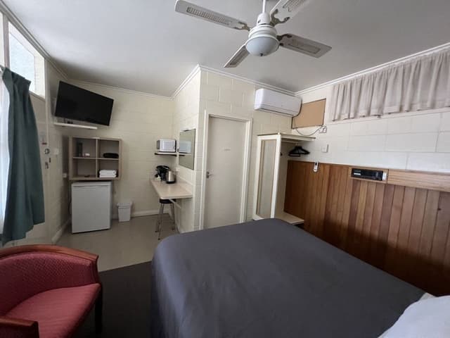 Standard Studio Suite, 1 Queen Bed, Non Smoking, Ensuite