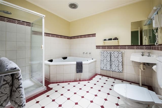 Luxury King Suite