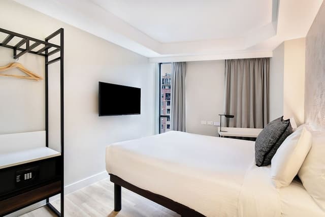 Standard Room, 1 Queen Bed